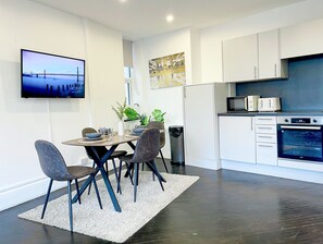 Fridge, microwave, oven, dishwasher - Modern 1BDR flat in Old Street, Shoreditch, Hoxton (London)