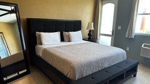 2 bedrooms, iron/ironing board, travel crib, free WiFi - Scott Beach Condos #9 (St Thomas)