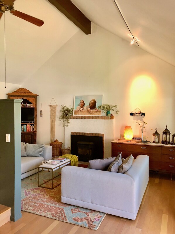 Stereo - Modern Boho Condo in Hidden Valley SB (Santa Barbara)