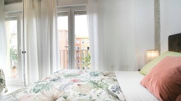2 slaapkamers, een kluis op de kamer, een bureau