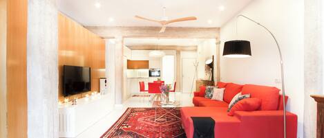 Smart TV, video library, stereo