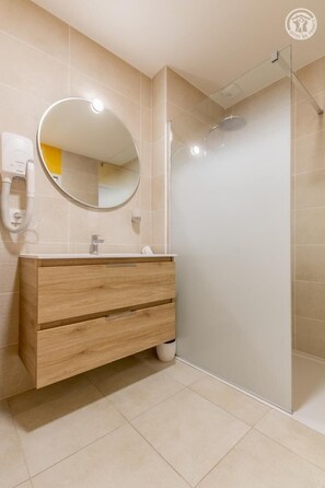 Shower, towels