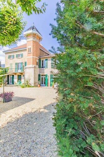 la Tour Bleue - CHANES