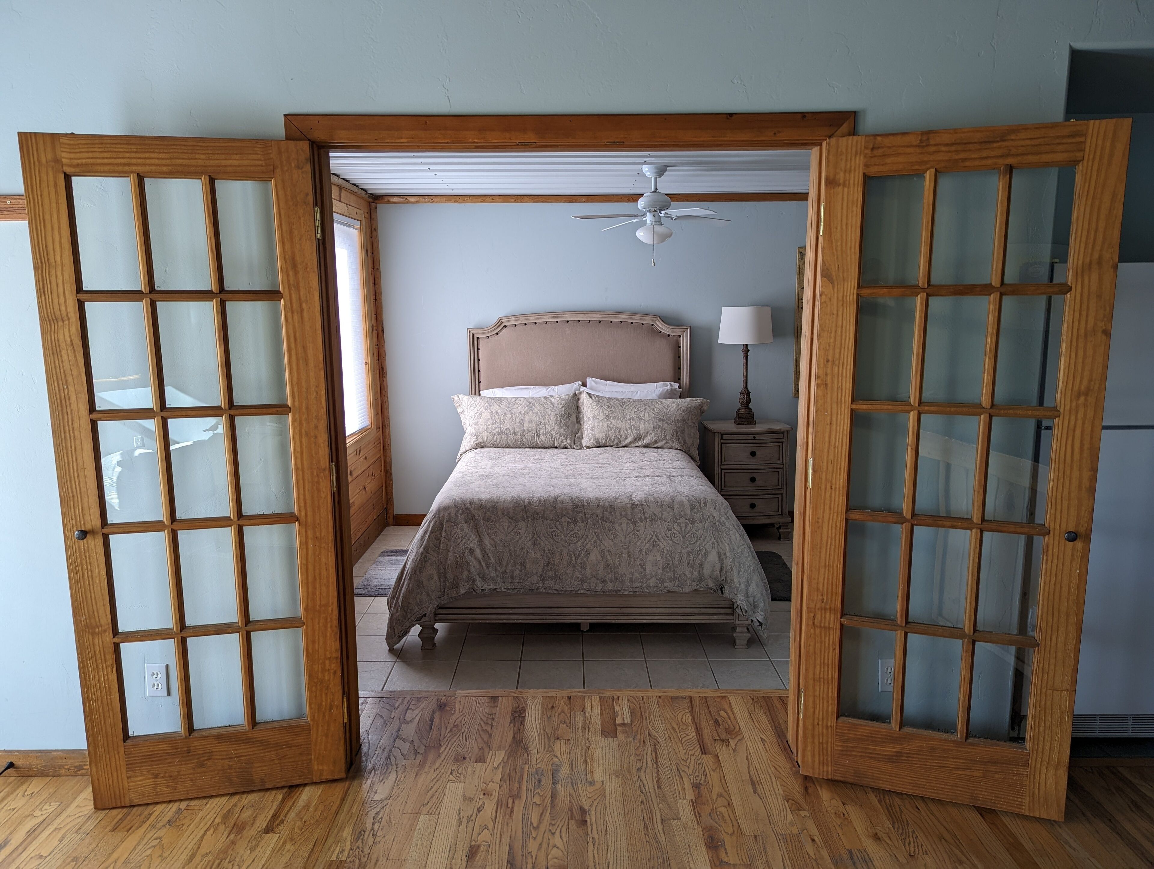 1 habitación, tabla de planchar con plancha, wifi gratis y ropa de cama 