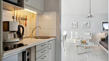 Fridge, microwave, stovetop, coffee/tea maker