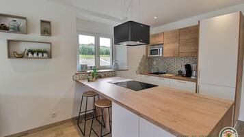 KylskÄp, mikrovÄgsugn, ugn och spishÀll