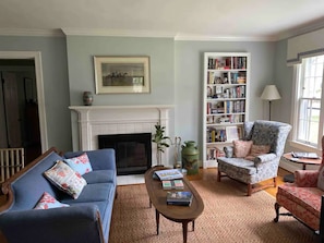 Living area - Charming Kentucky home! Walking distance to bars and restaurants. (Louisville)