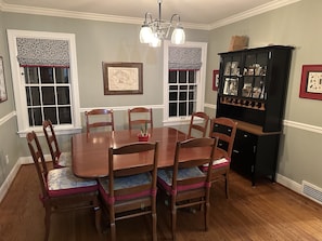 Dining - Charming Kentucky home! Walking distance to bars and restaurants. (Louisville)