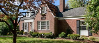 Charming Kentucky home! Walking distance to bars and restaurants.