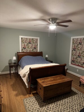 4 bedrooms, iron/ironing board, WiFi, bed sheets - Charming Kentucky home! Walking distance to bars and restaurants. (Louisville)