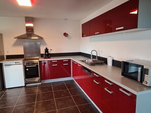 Fridge, microwave, oven, stovetop - Maison Individuelle Pour 7 Personnes à Samer (SAMER)