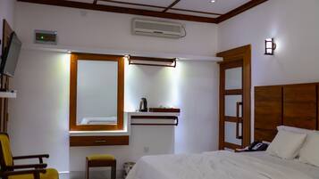 1 bedroom, in-room safe, free WiFi, bed sheets