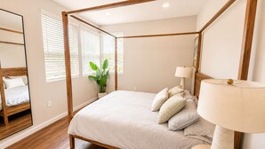 A four-poster bed with a wooden frame, a bedside lamp, and a potted plant. - Spacious 3 Bedroom, Close Venice Beach (Marina del Rey)