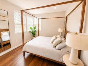 3 bedrooms, iron/ironing board, WiFi, bed sheets - Spacious 3 Bedroom, Close Venice Beach (Marina del Rey)