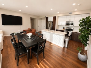 Dining - Spacious 3 Bedroom, Close Venice Beach (Marina del Rey)