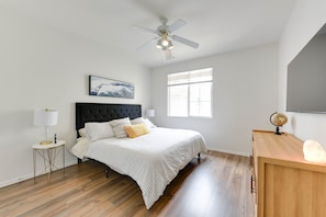 3 bedrooms, iron/ironing board, WiFi, bed sheets - Spacious 3 Bedroom, Close Venice Beach (Marina del Rey)