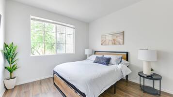 3 bedrooms, iron/ironing board, WiFi, bed sheets