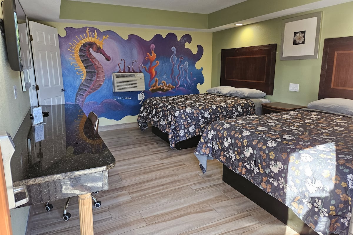 Deluxe kamer, 2 queensize bedden, niet-roken | Een strijkplank/strijkijzer, gratis wifi, beddengoed