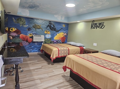 Tabla de planchar con plancha, wifi gratis y ropa de cama