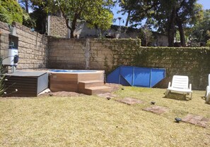 Tina de hidromasaje al aire libre