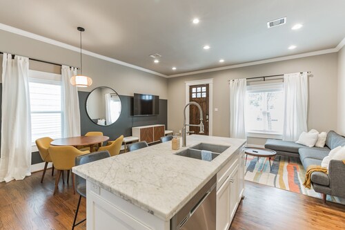 Surreal Htown Home • GameRoom•Grill•Netflix•WiFi