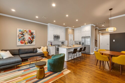 Surreal Htown Home • GameRoom•Grill•Netflix•WiFi