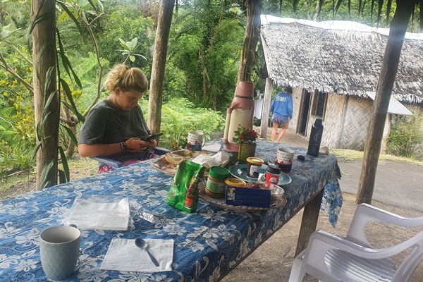 Quarto duplo conforto | Cozinha privada | Panela elétrica de arroz, produtos de limpeza, toalhas de papel