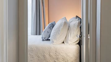 2 makuuhuonetta, silitysrauta/-lauta, ilmainen Wi-Fi, vuodevaatteet