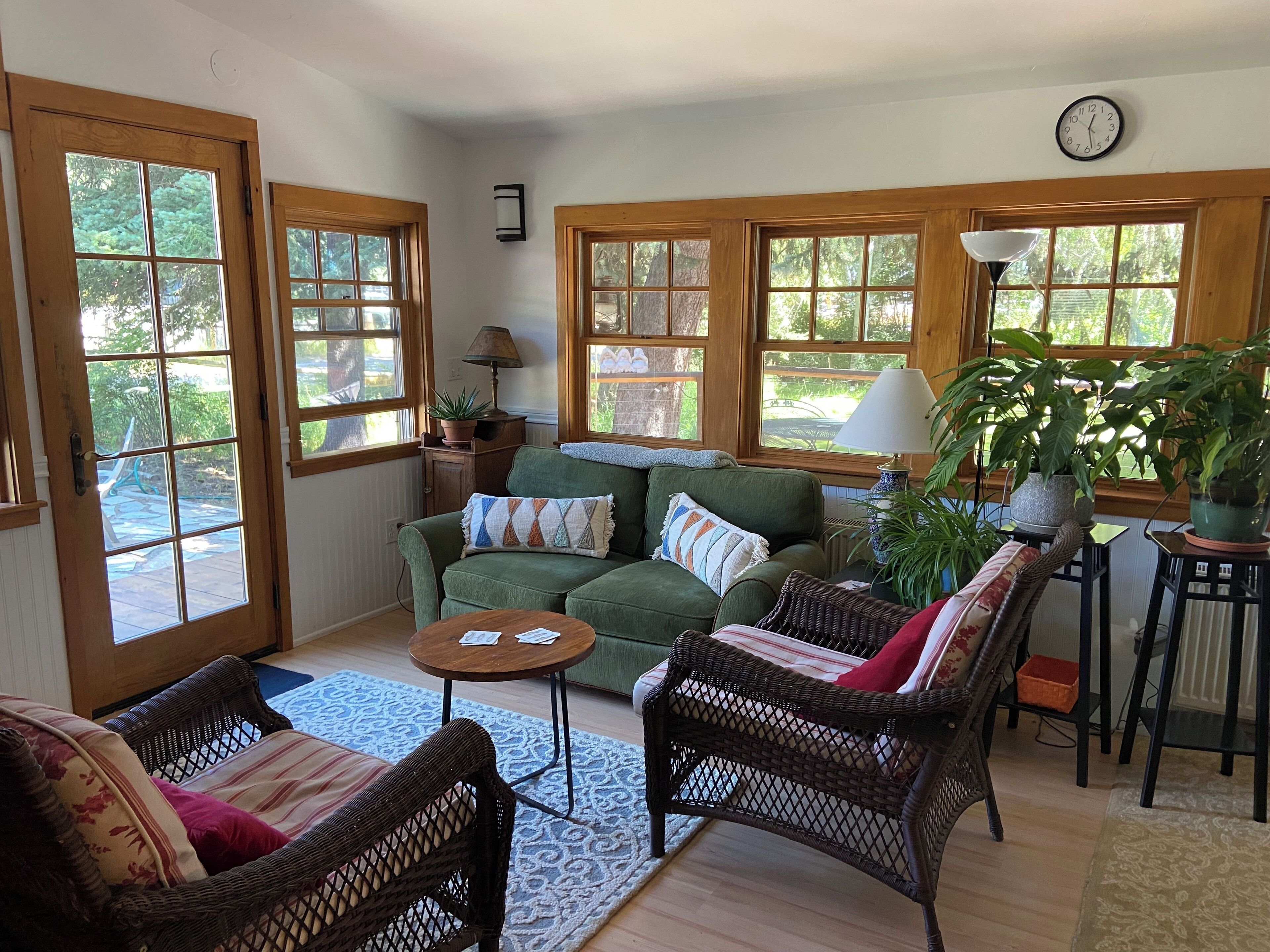 Ski House sleeps 6-8 comfortably. On the Village Road to JHMR. 