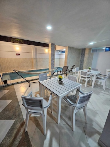 Cozy retreat 10 minutes from Santa Marta's airport and 3 beaches, private pool!