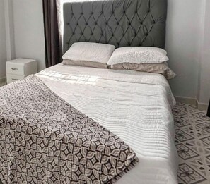 5 Schlafzimmer, Zimmersafe, Bügeleisen/Bügelbrett, kostenloses WLAN