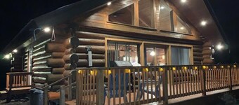 Serene Log Cabin Getaway! Close to Hiking, Snowmobile And Four Wheeler Trails.