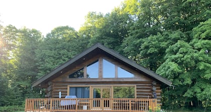 Serene Log Cabin Getaway! Close to Hiking, Snowmobile And Four Wheeler Trails.