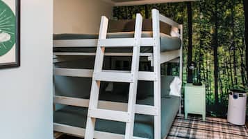 3 habitaciones, tabla de planchar con plancha, wifi y ropa de cama