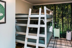 3 chambres, fer et planche à repasser, Wi-Fi, draps fournis
