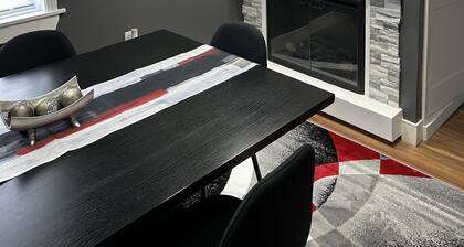 Quite and Peaceful Modern Home Away From Home in the Mountain State!!!!