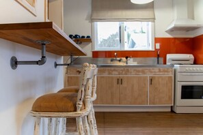 Fridge, microwave, oven, stovetop - Devon Eleven (Rotorua)