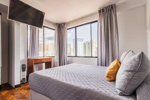 Desk, free WiFi, bed sheets - Elegance  Hotel (La Paz)