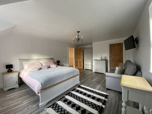 Premium Room, 1 King Bed, Mountain View, Mountainside | Laptop workspace, blackout drapes, soundproofing, iron/ironing board