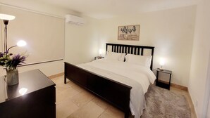 2 slaapkamers, een strijkplank/strijkijzer, wifi, beddengoed