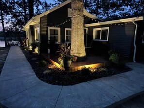 Property grounds - Lake house on the point with beautiful lake views! (Centralia)
