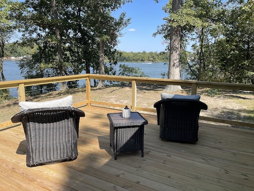 Lake house on the point with beautiful lake views! 