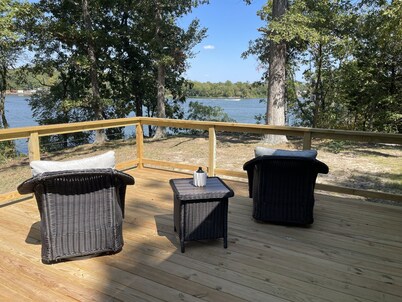 Lake house on the point with beautiful lake views! 