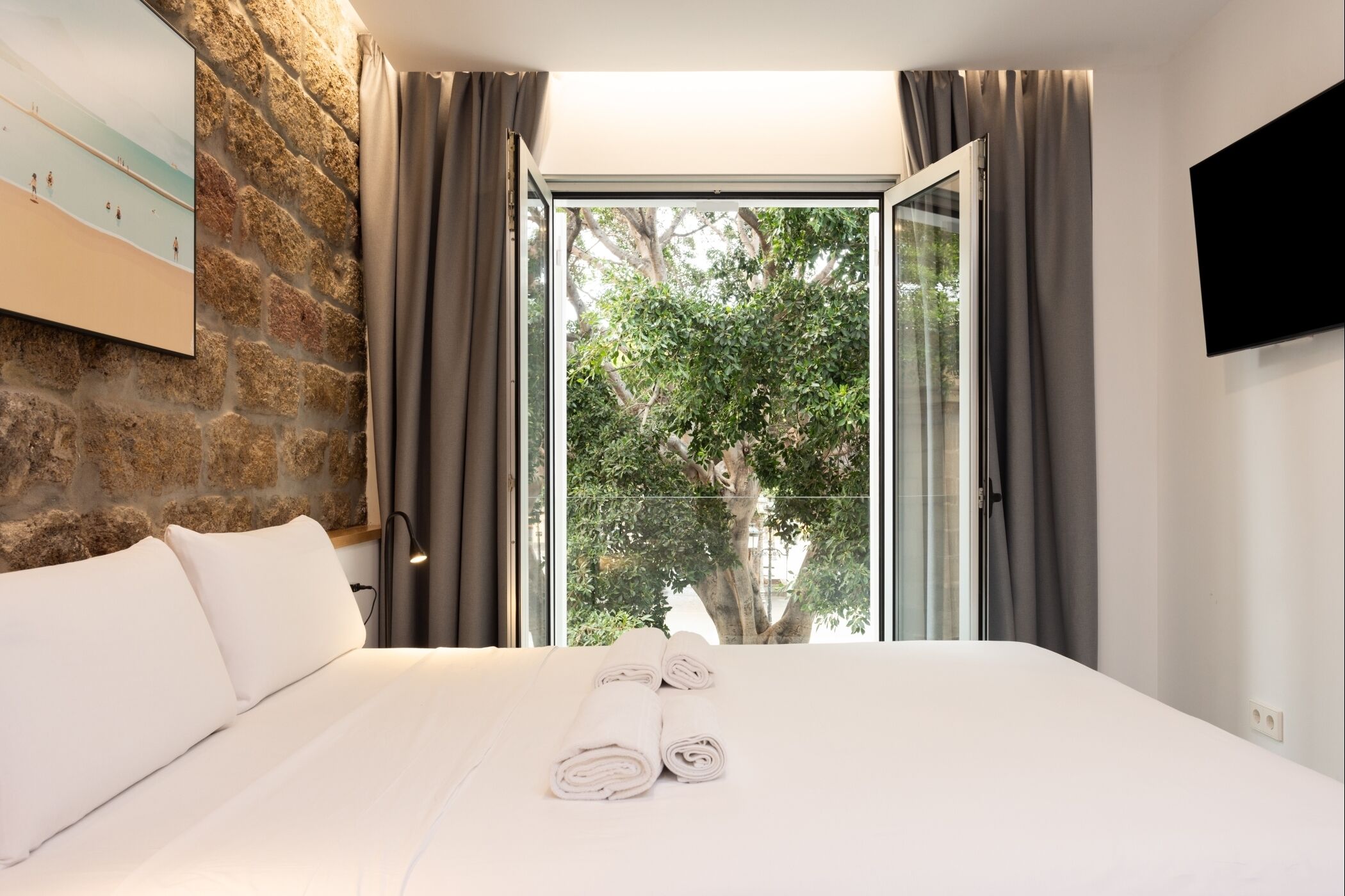 3 chambres, fer et planche à repasser, Wi-Fi, draps fournis