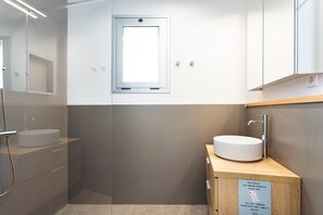 Shower, hair dryer - ★ New · Guimera Family Suites - A (Santa Cruz de Tenerife)
