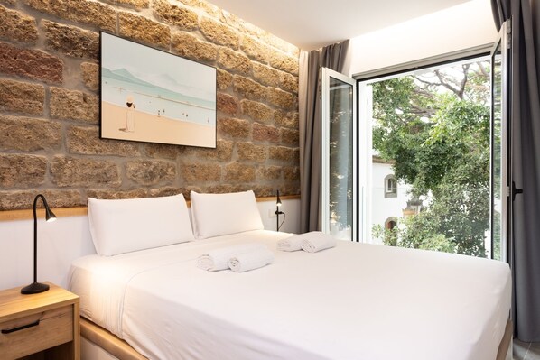 3 chambres, fer et planche à repasser, Wi-Fi, draps fournis