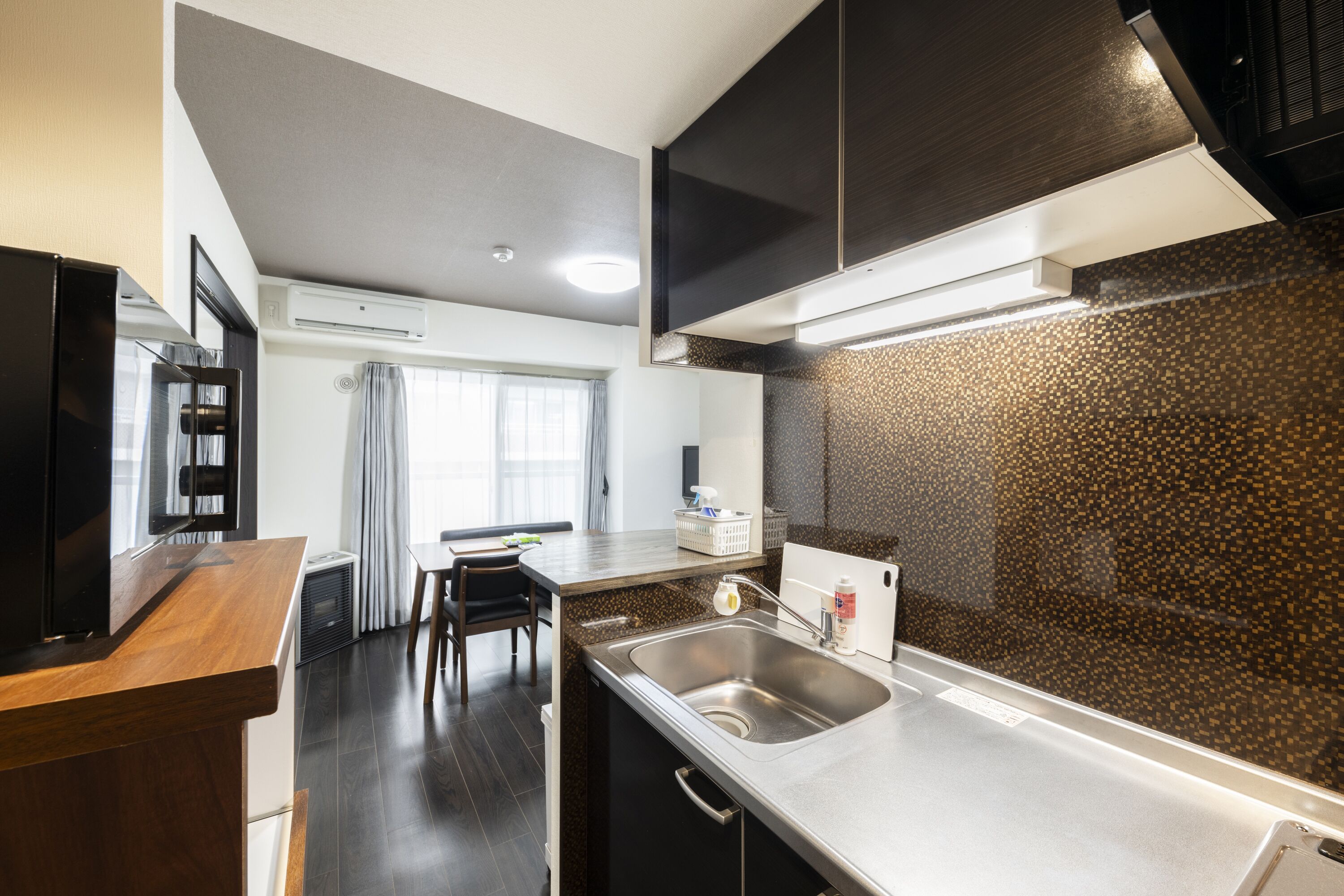 大冰箱、微波炉、炉灶、烤面包机