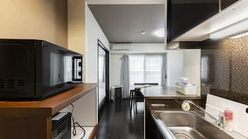 Full-size fridge, microwave, stovetop, toaster