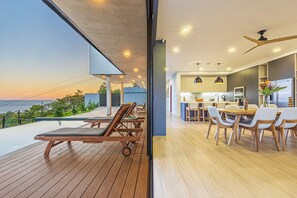 Outdoor dining - Ocean-View 4BR Villa w/ Private Pool. Walk to Hermosa Beach (Playa Hermosa)