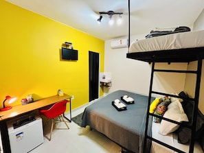 Quarto triplo tradicional | Frigobar, individualmente decorados, individualmente mobiliados